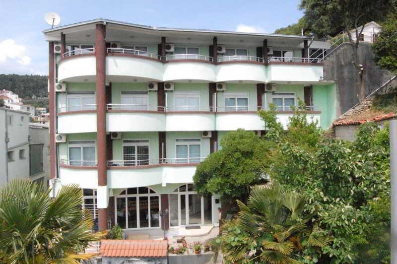 Hotel Hoti Улцин Екстериор снимка