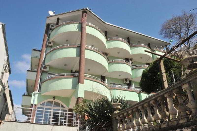 Hotel Hoti Улцин Екстериор снимка