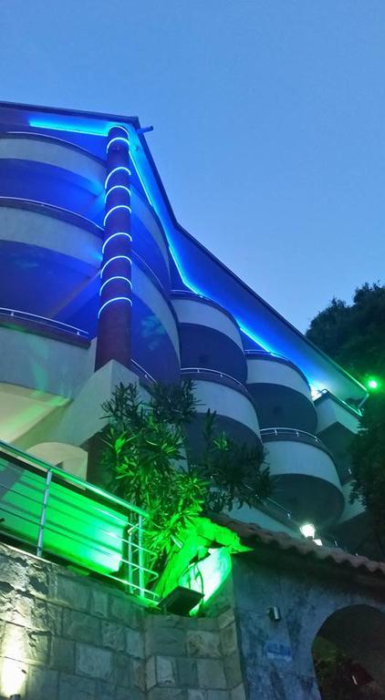 Hotel Hoti Улцин Екстериор снимка