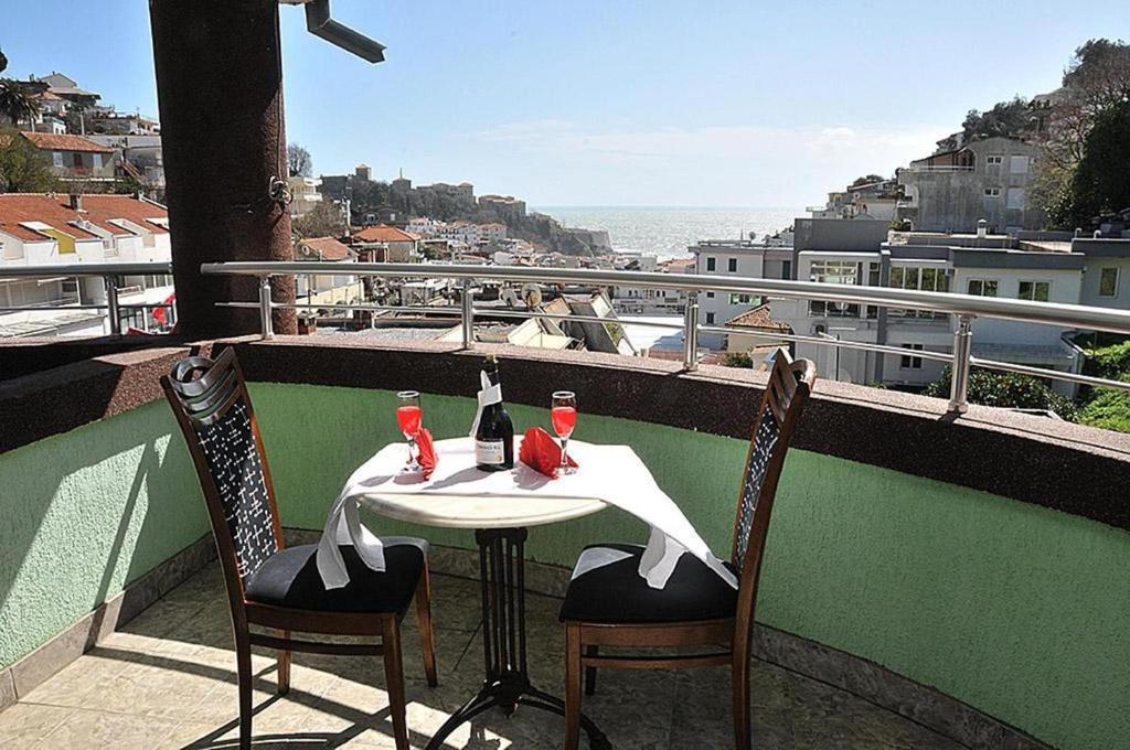Hotel Hoti Улцин Екстериор снимка