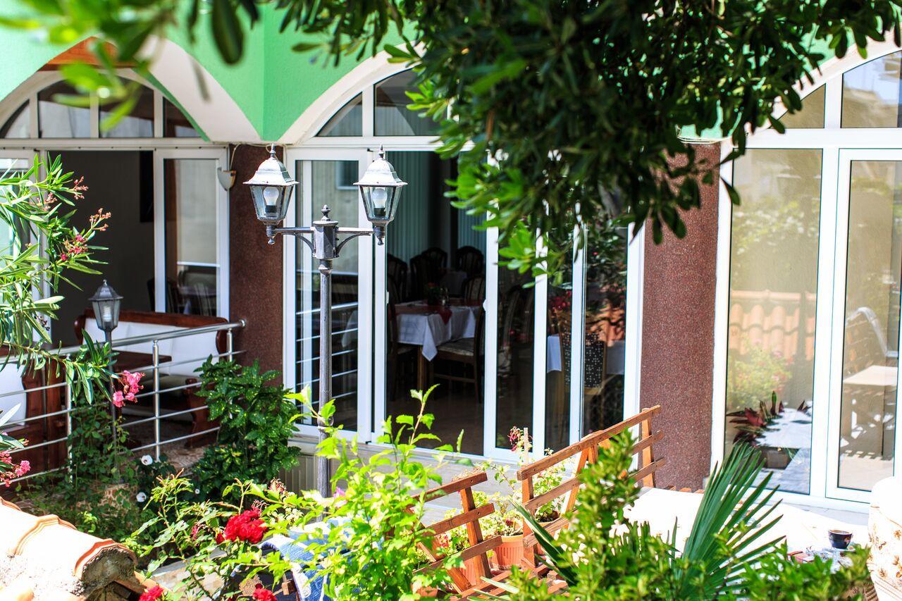 Hotel Hoti Улцин Екстериор снимка