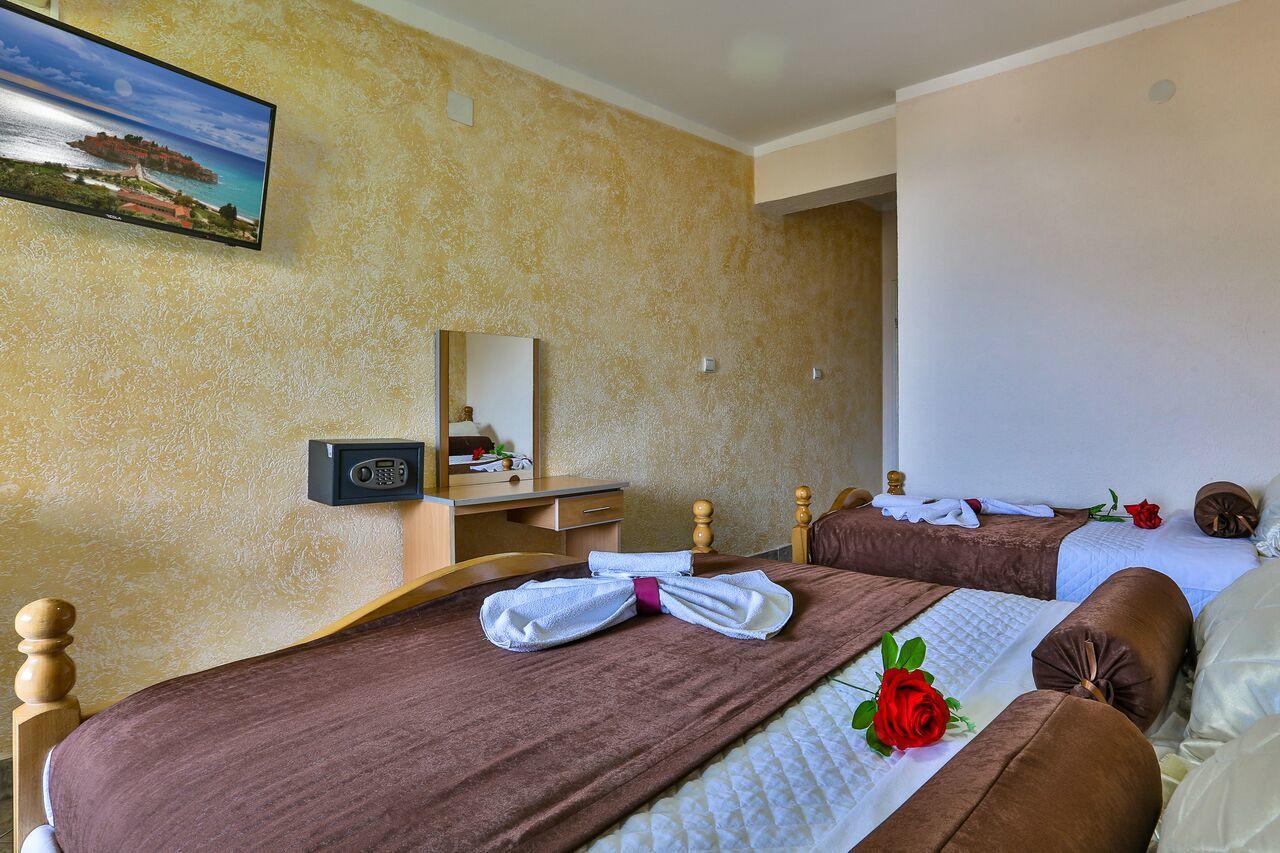 Hotel Hoti Улцин Екстериор снимка