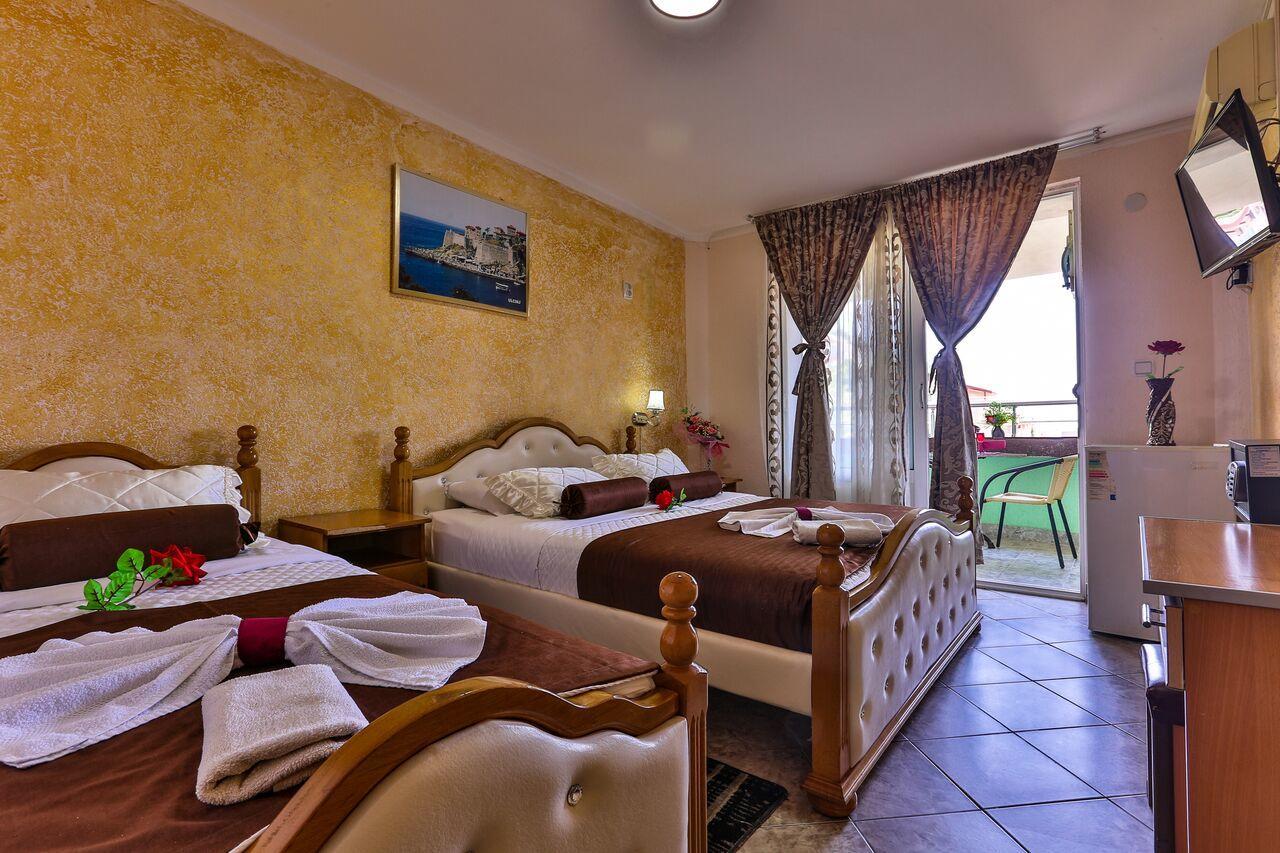 Hotel Hoti Улцин Екстериор снимка