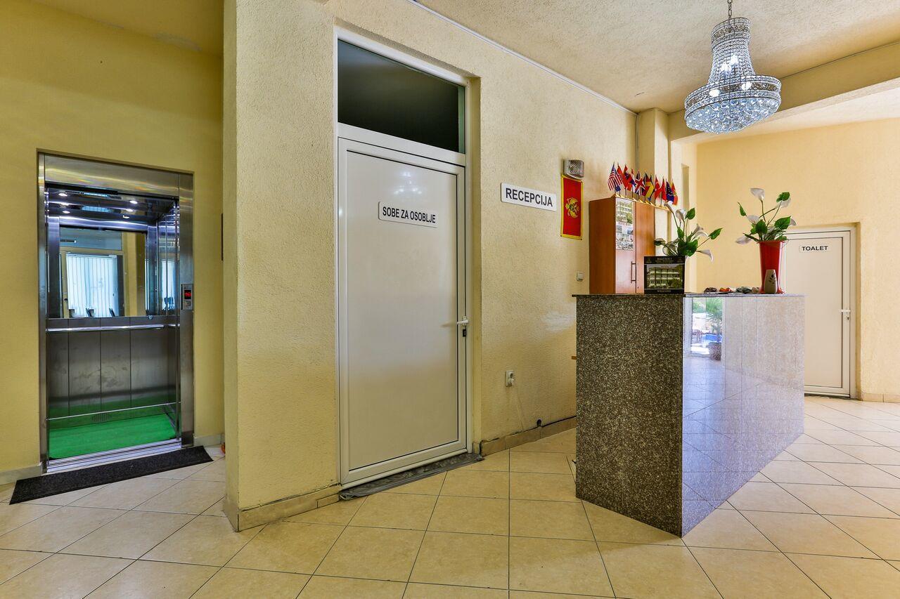 Hotel Hoti Улцин Екстериор снимка