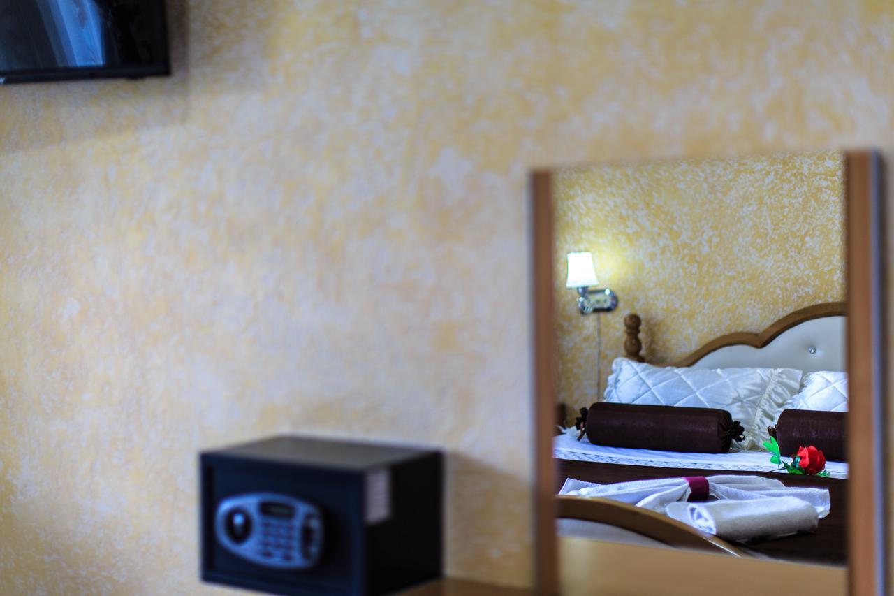 Hotel Hoti Улцин Екстериор снимка