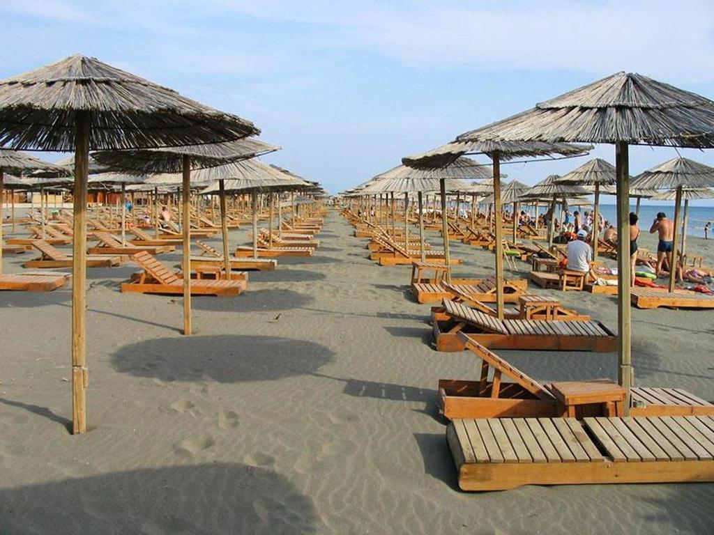 Hotel Hoti Улцин Екстериор снимка