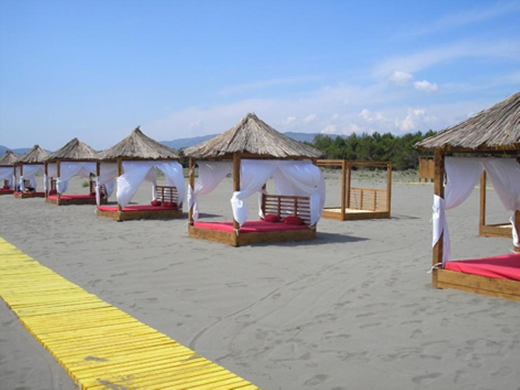 Hotel Hoti Улцин Екстериор снимка