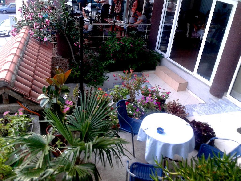 Hotel Hoti Улцин Екстериор снимка